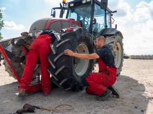 DBS breidt specialisme uit met landbouwbanden